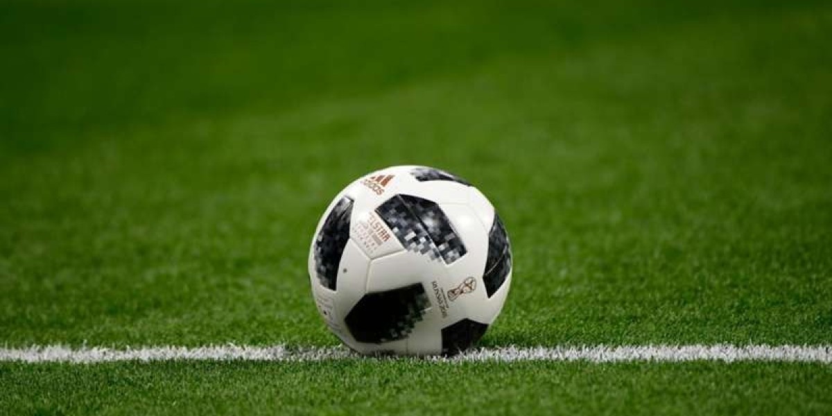 Synthesizing various types of online football betting odds